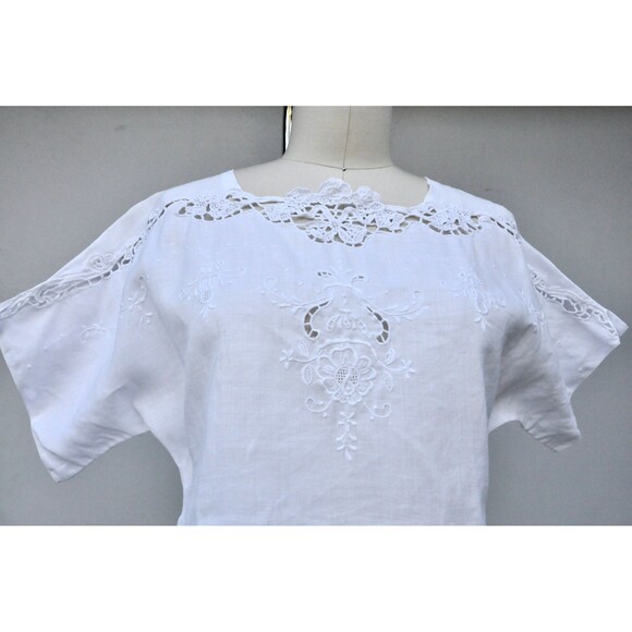 50s White LINEN Embroidered Blouse Eyelet Blouse Peasant Blouse Italian S - Picture 2 of 10